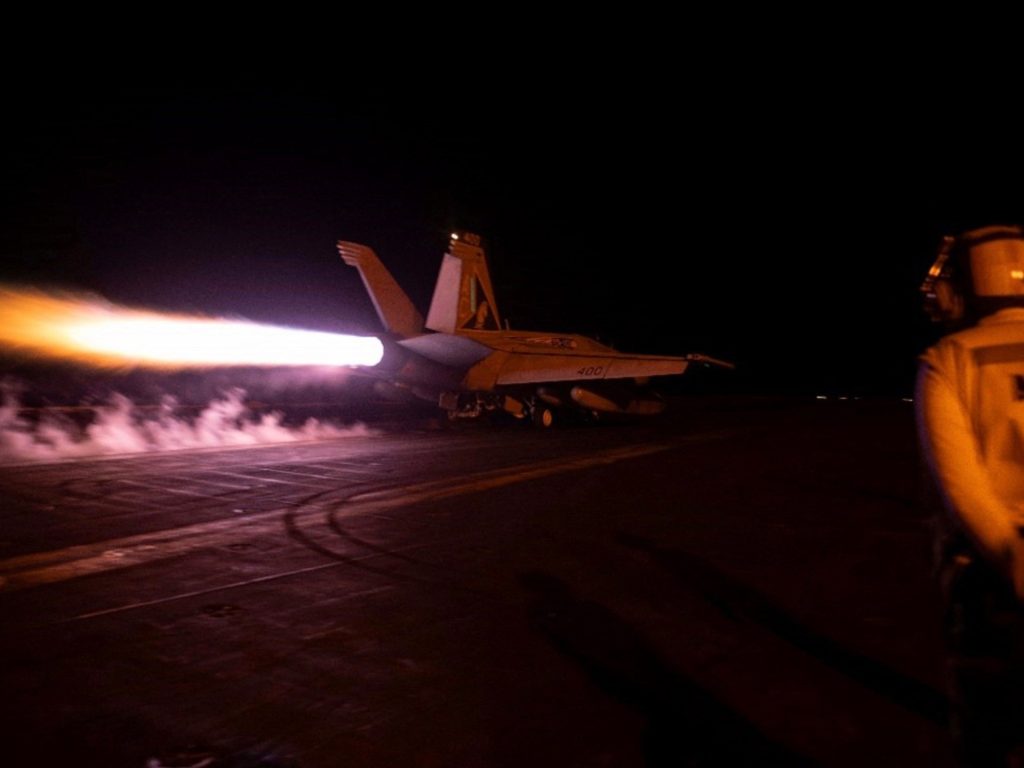 الجيش الأميركي يعلن تدمير صاروخ باليستي حوثي مضاد للسفن