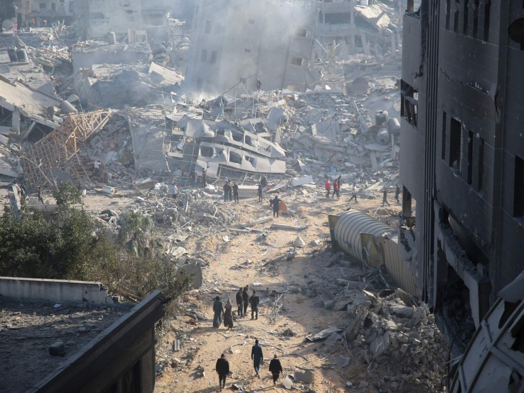 300 جثة بمجمع الشفاء ودمار واسع بعد انسحاب الجيش الإسرائيلي