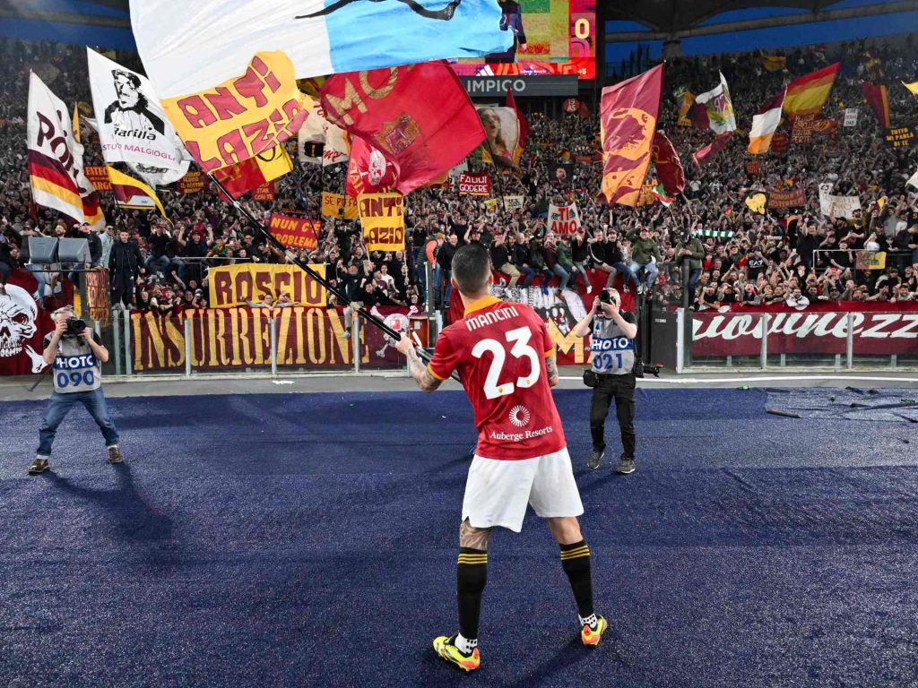 روما يحسم “الديربي” ضد لاتسيو وميلان يكرم وفادة ليتشي