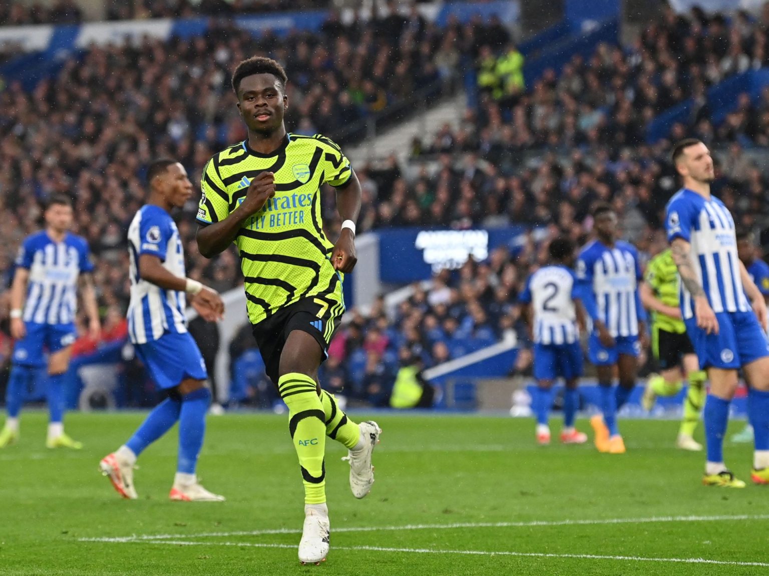 أرسنال يستعيد صدارة البريميرليغ بفوز كاسح على برايتون