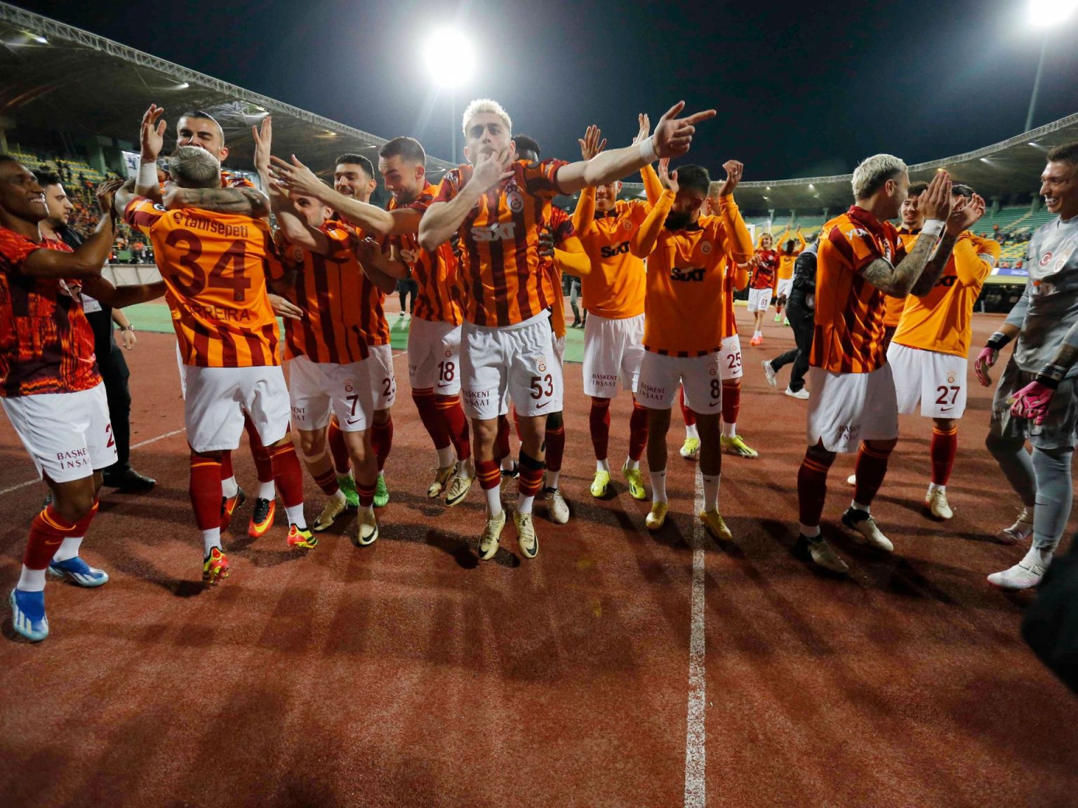 بعد انسحاب فنربخشة.. غلطة سراي يتوج بالسوبر التركي