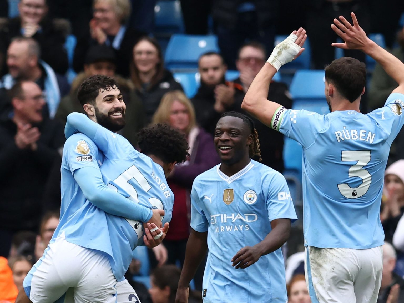 مانشستر سيتي يكتسح لوتون بخماسية ويتصدر البريميرليغ مؤقتا