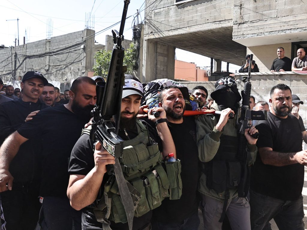 استشهاد مقاوميْن وارتفاع عدد المعتقلين في الضفة