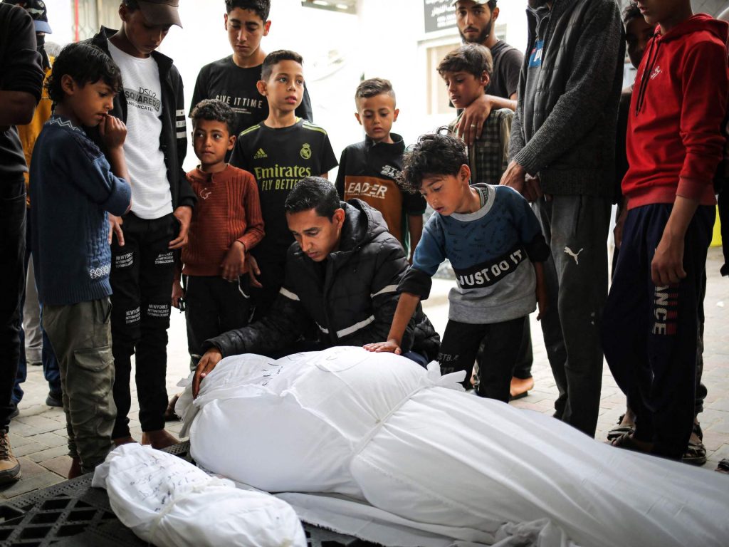 الحرب على غزة.. قصف متواصل لمناطق القطاع وحماس تبحث مقترحا لوقف إطلاق النار