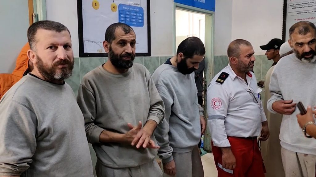 شربوا “التنر” بدل المياه.. هكذا يتعامل الاحتلال مع المعتقلين الفلسطينيين