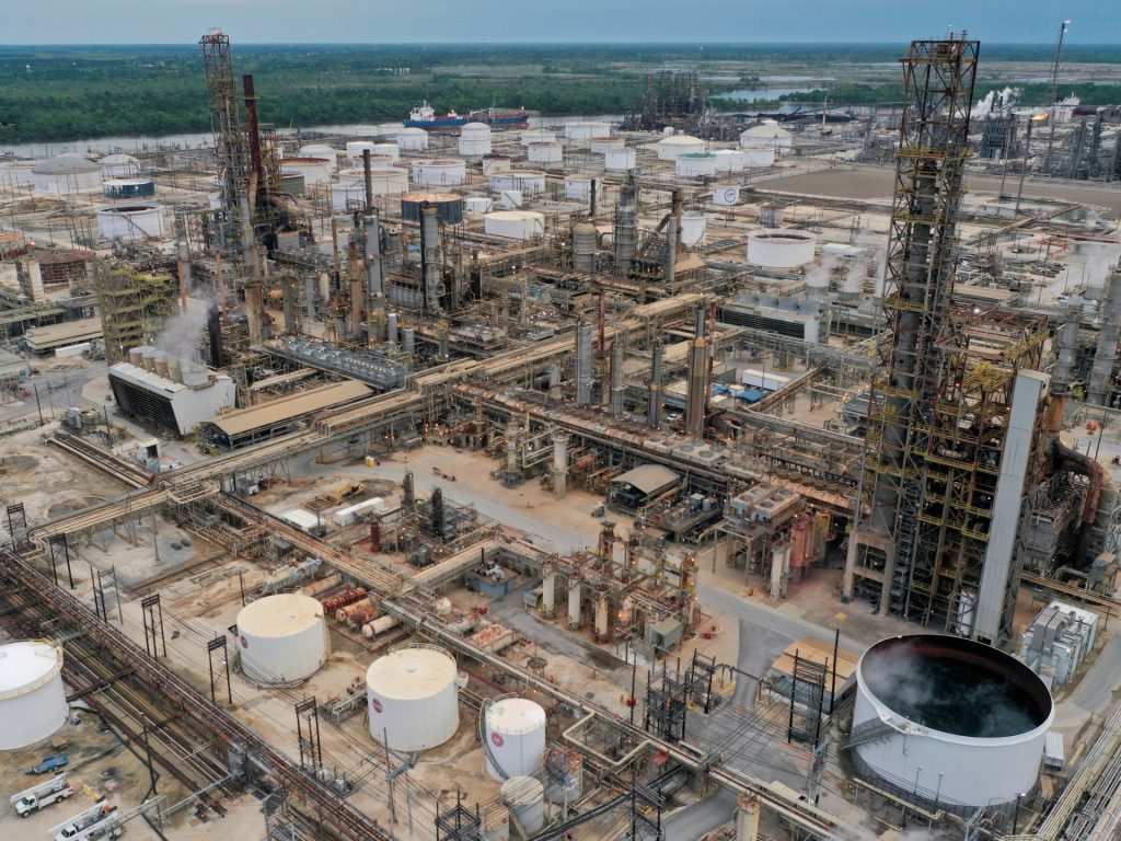 أسعار النفط تهبط مع تراجع التوتر بين إيران وإسرائيل