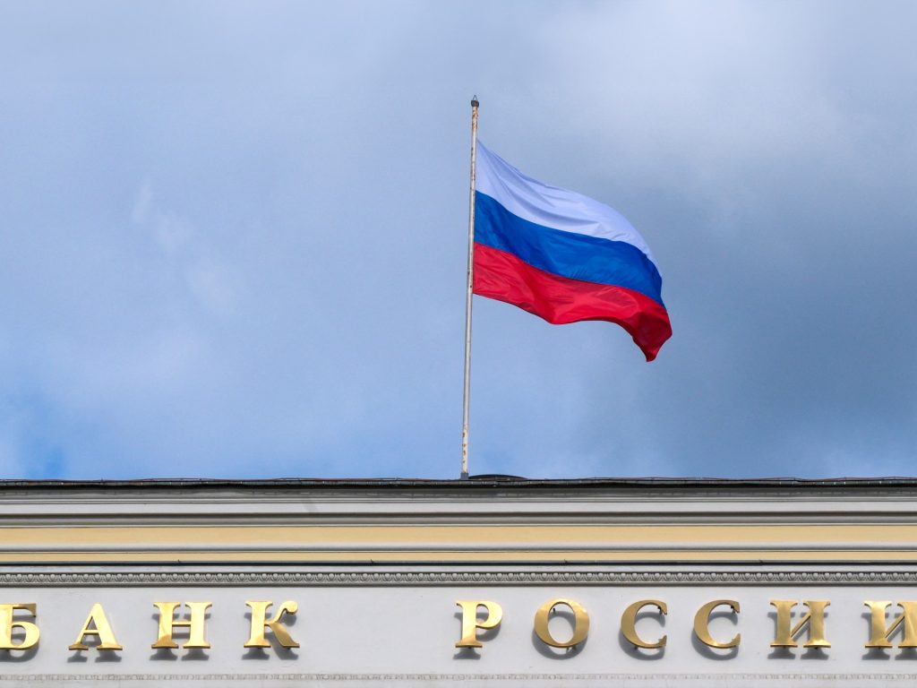 خبراء روس يجيبون.. كيف سترد موسكو على استخدام أصولها المجمدة لدعم كييف؟