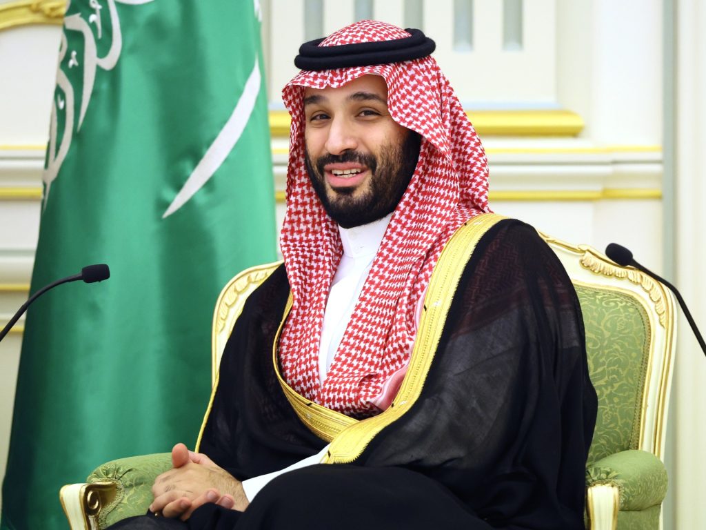 ولي العهد السعودي يعد اليابان بإمدادات نفط مستقرة