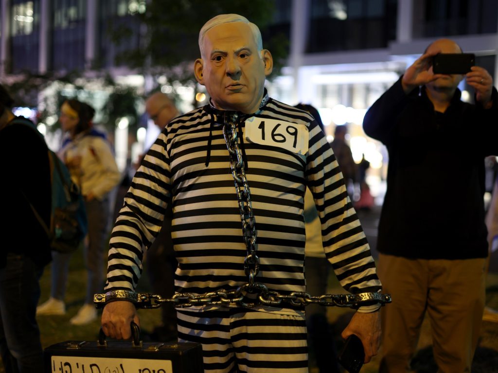 استطلاع: 58% من الإسرائيليين يؤيدون استقالة نتنياهو