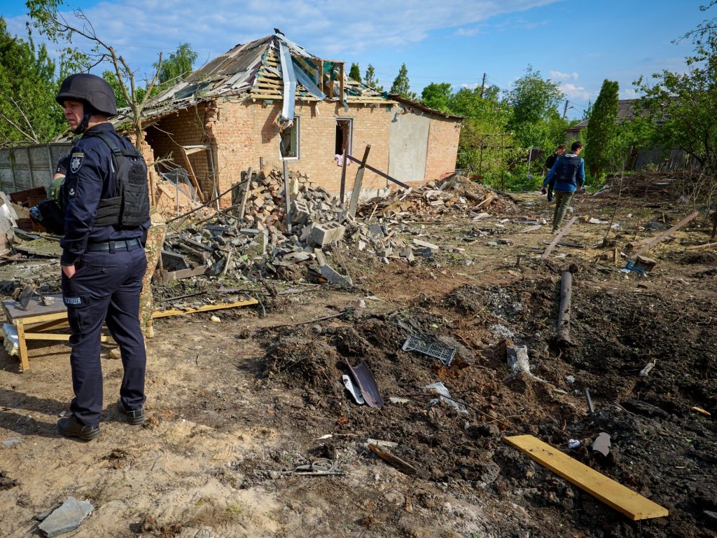 أوكرانيا تدمر كاسحة ألغام روسية وتتبادل مع موسكو بيانات إسقاط صواريخ ومسيرات