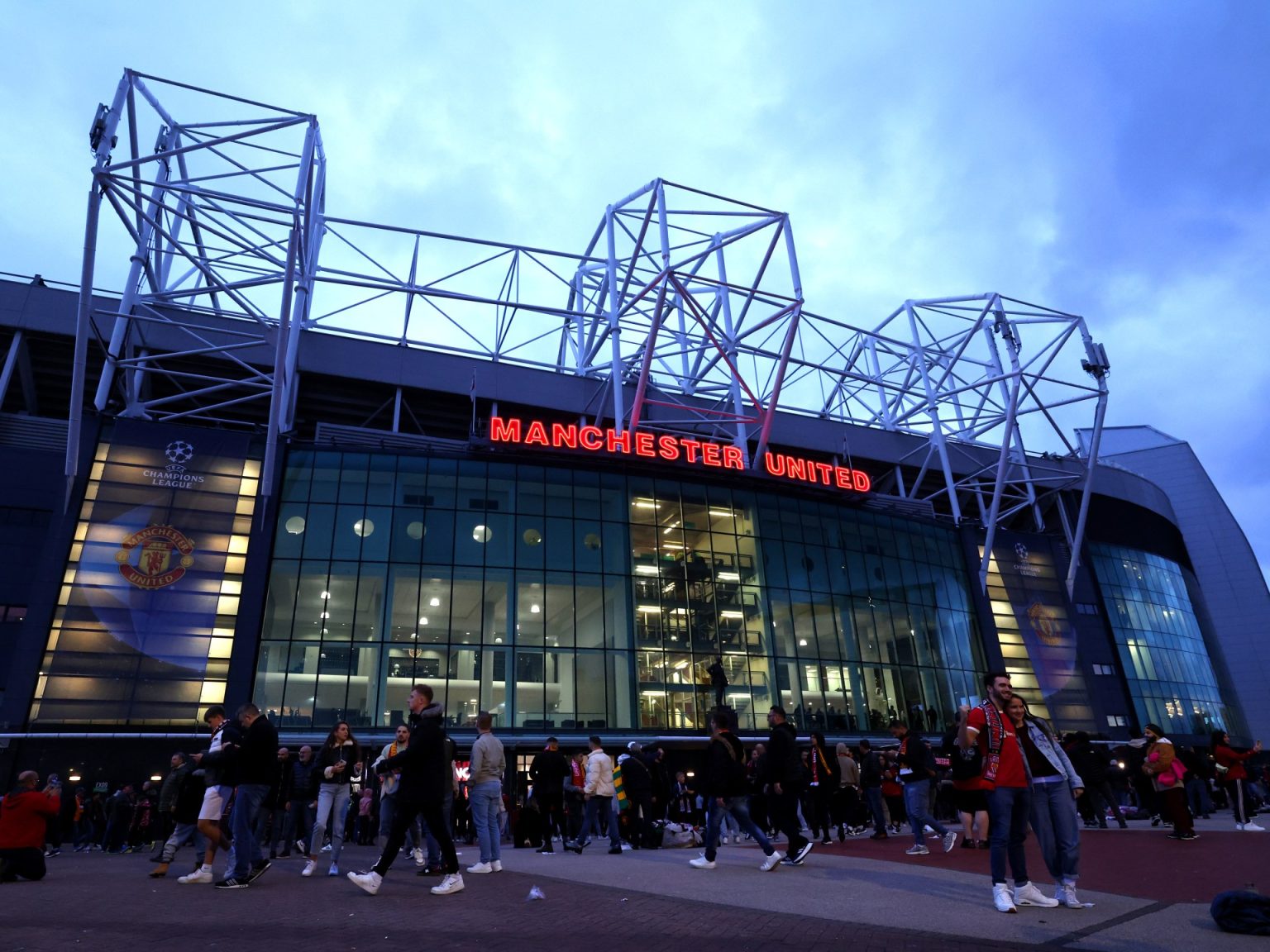 عانوا من إصابات دماغية.. 35 لاعبا يقاضون مؤسسات كرة قدم إنجليزية