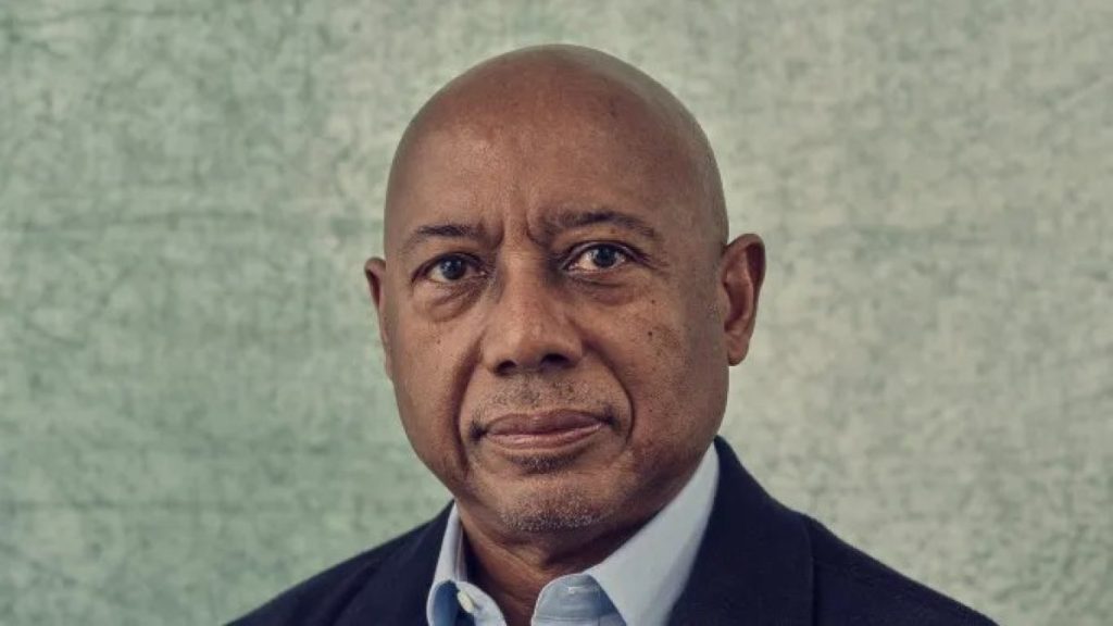 “أصنع أفلاما لأجيب عن أسئلة”.. الوثائقية تحاور المخرج “راؤول بيك” المتوّج في مهرجان كان