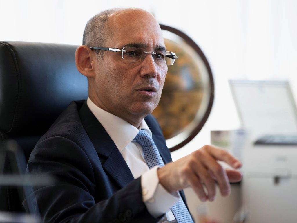 محافظ بنك إسرائيل يلمح لفرض ضرائب جديدة مع استمرار الضغوط المالية