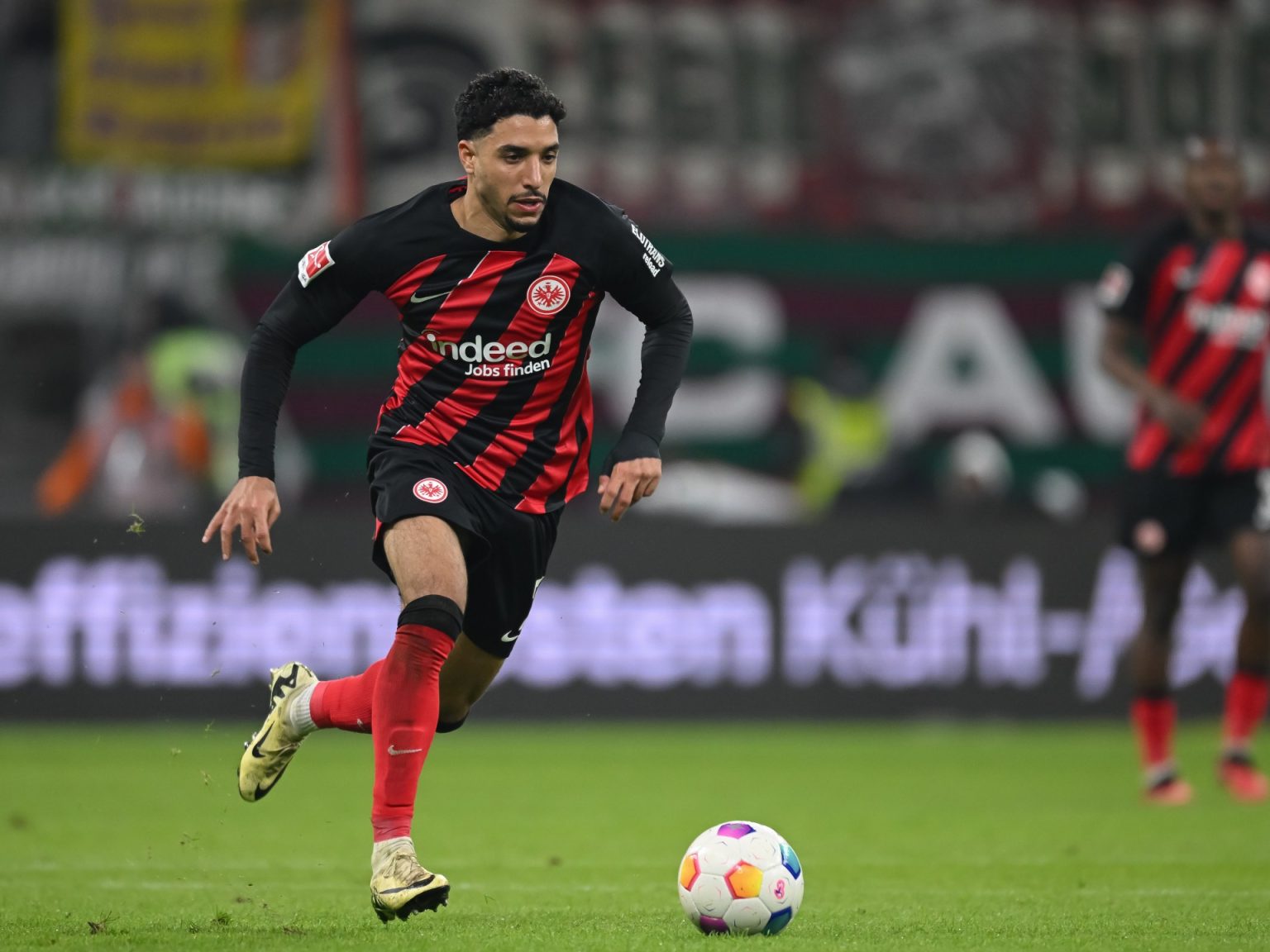 سيناريو غريب.. آينتراخت فرانكفورت قد يحتاج للخسارة للتأهل لدوري الأبطال