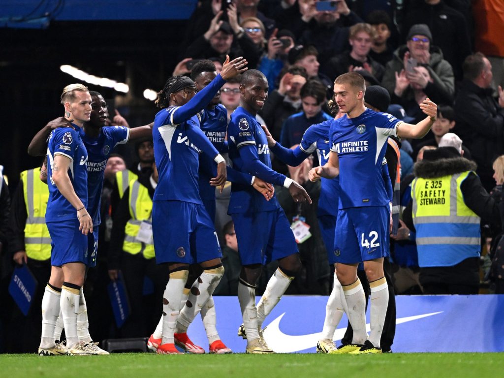 شاهد.. تشلسي يعصف بآمال توتنهام ويسدي خدمة لأستون فيلا