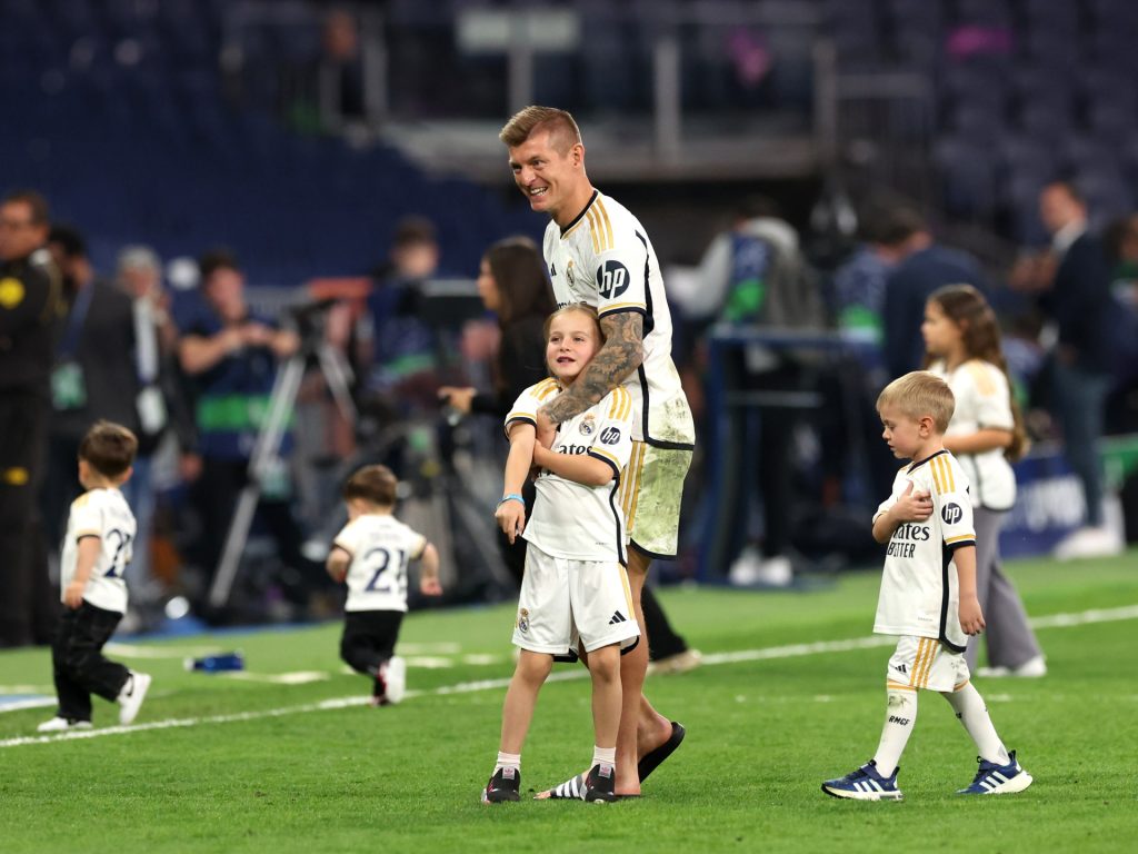 10 صور تلخص مسيرة عقد من الزمن أمضاه كروس مع ريال مدريد