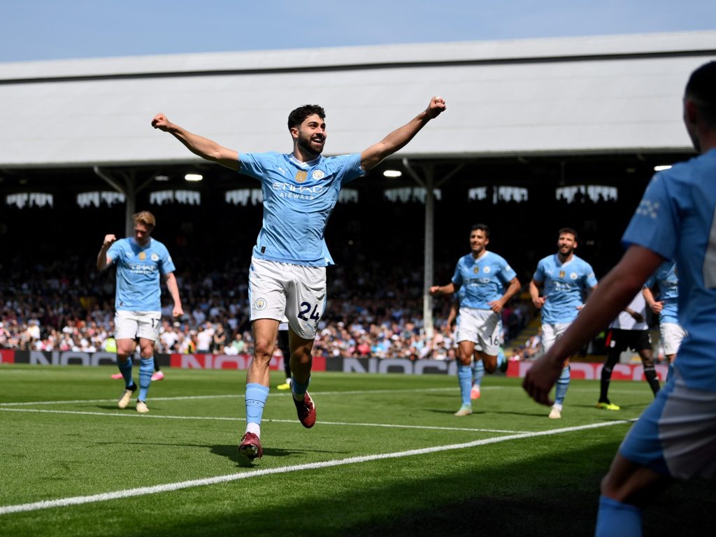 شاهد.. مان سيتي يعتلي صدارة البريميرليغ وبيرلني يلحق بشيفيلد إلى الدرجة الأولى