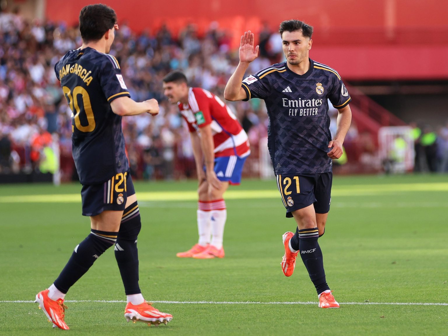 شاهد.. المغربي دياز يسجل ثنائية في فوز ريال مدريد العريض على غرناطة