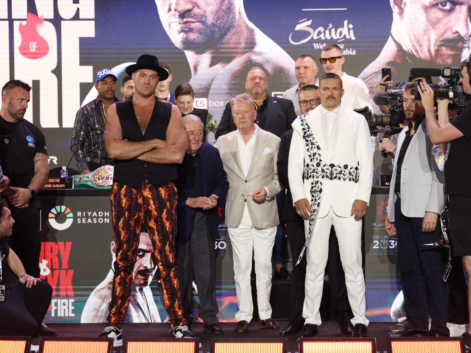 أوسيك أم فيوري.. من ينضم إلى نادي أساطير الملاكمة؟