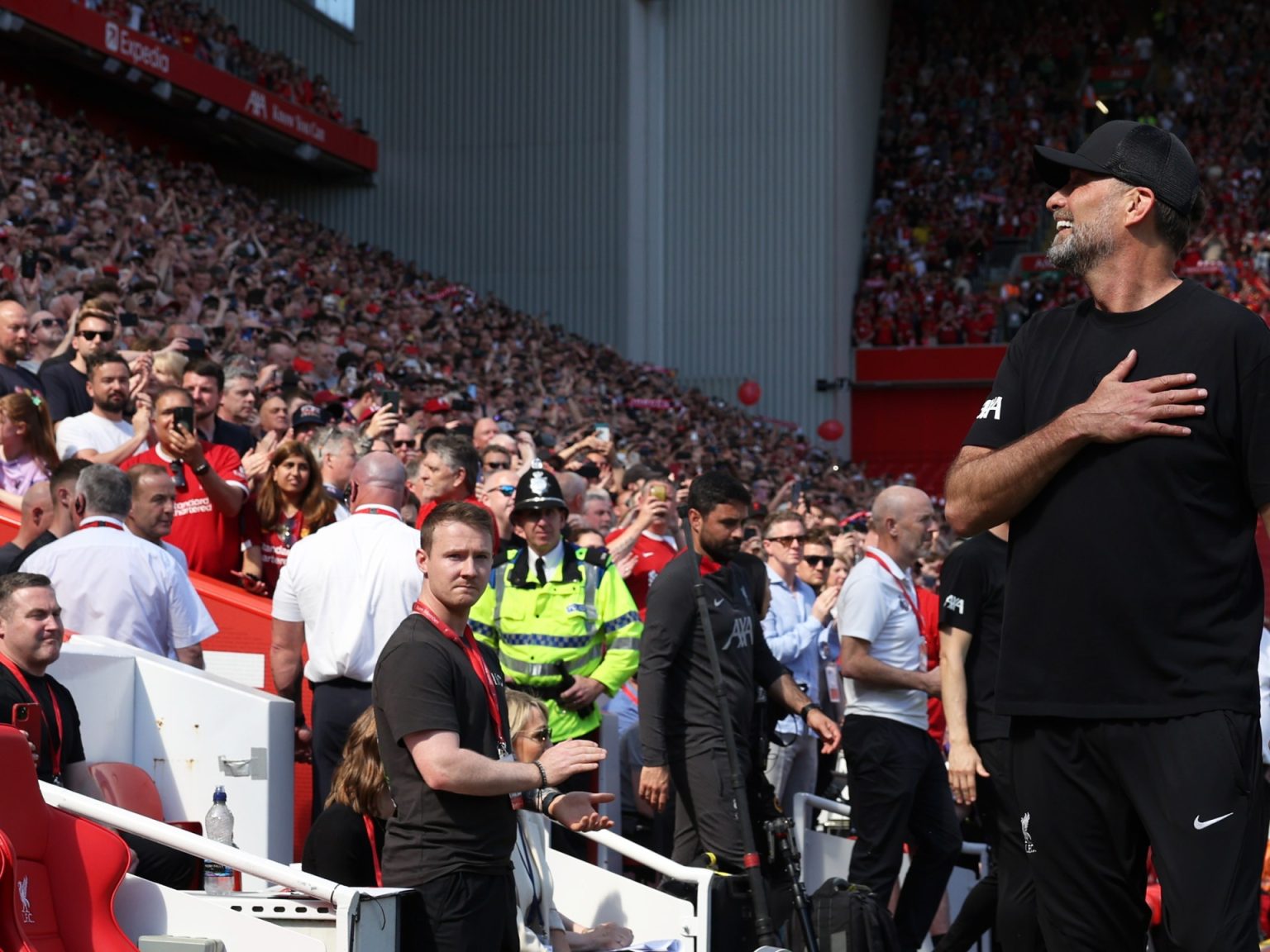 كلوب يستبعد العودة قريبا للتدريب