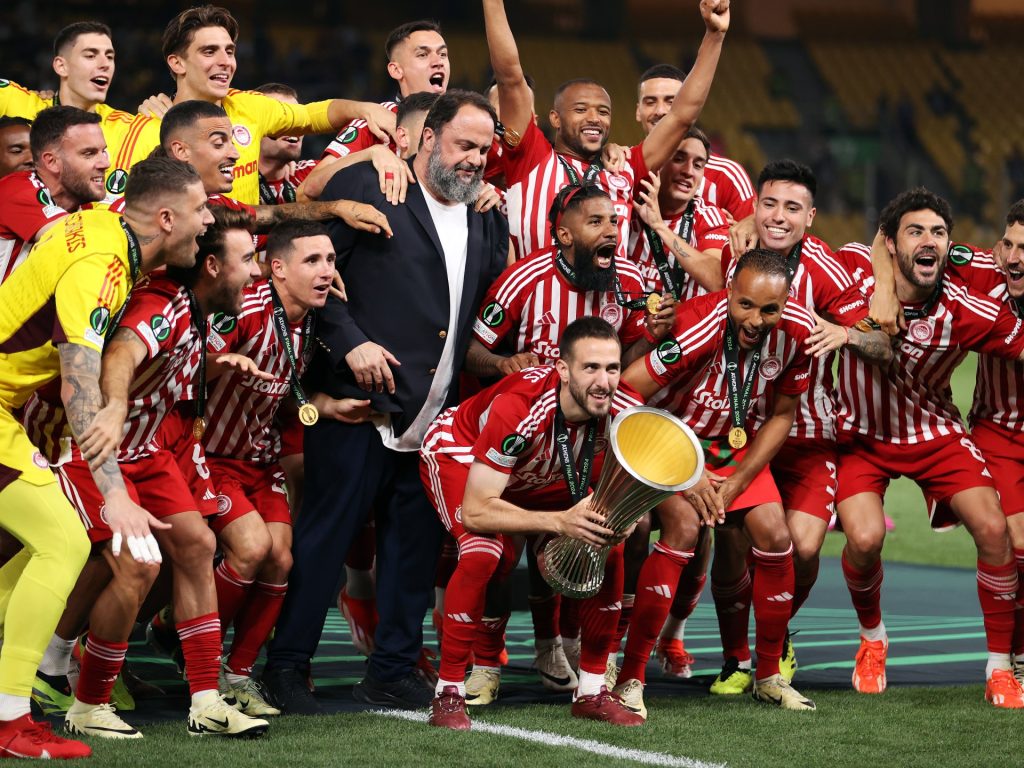 شاهد.. المغربي الكعبي يهدي أولمبياكوس أول لقب أوروبي