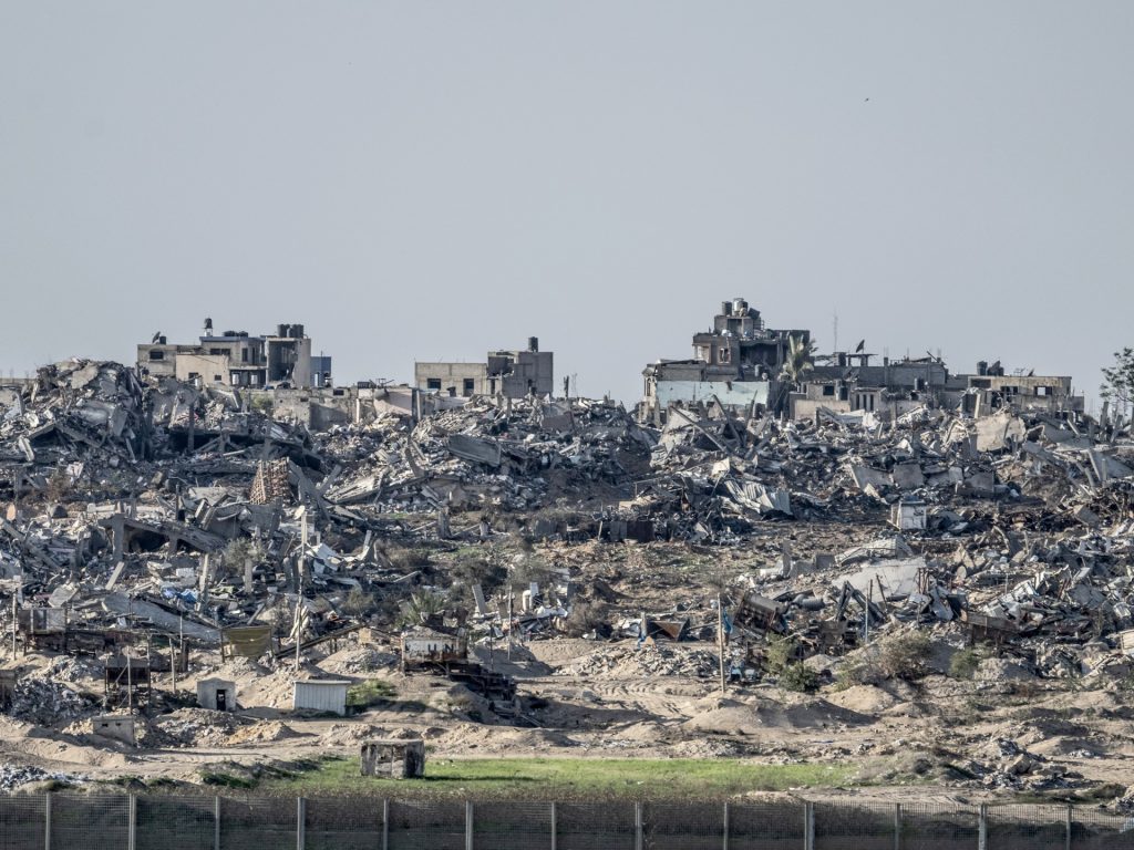 لوموند تدعو لتغيير طريقة التعامل مع القضية الفلسطينية وحماية إسرائيل من نفسها