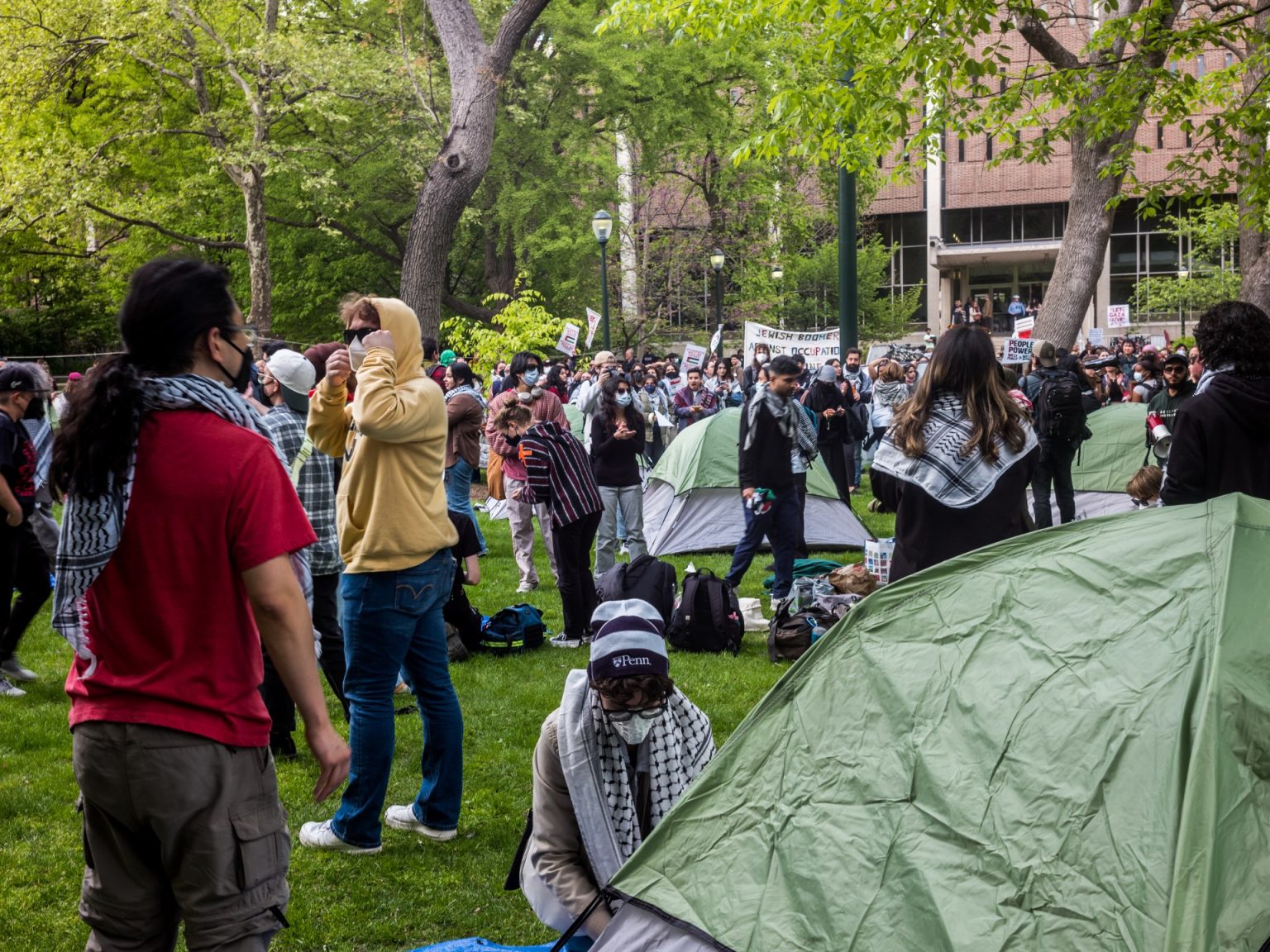 الاحتجاجات المؤيدة لفلسطين.. كيف توصلت بعض الجامعات لصفقات مع الطلاب؟