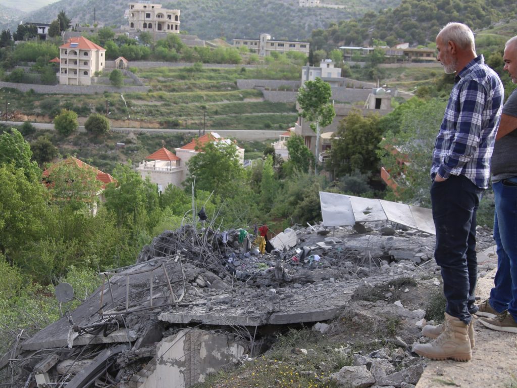 حزب الله يقصف 4 مواقع للاحتلال وغارات إسرائيلية على جنوب لبنان