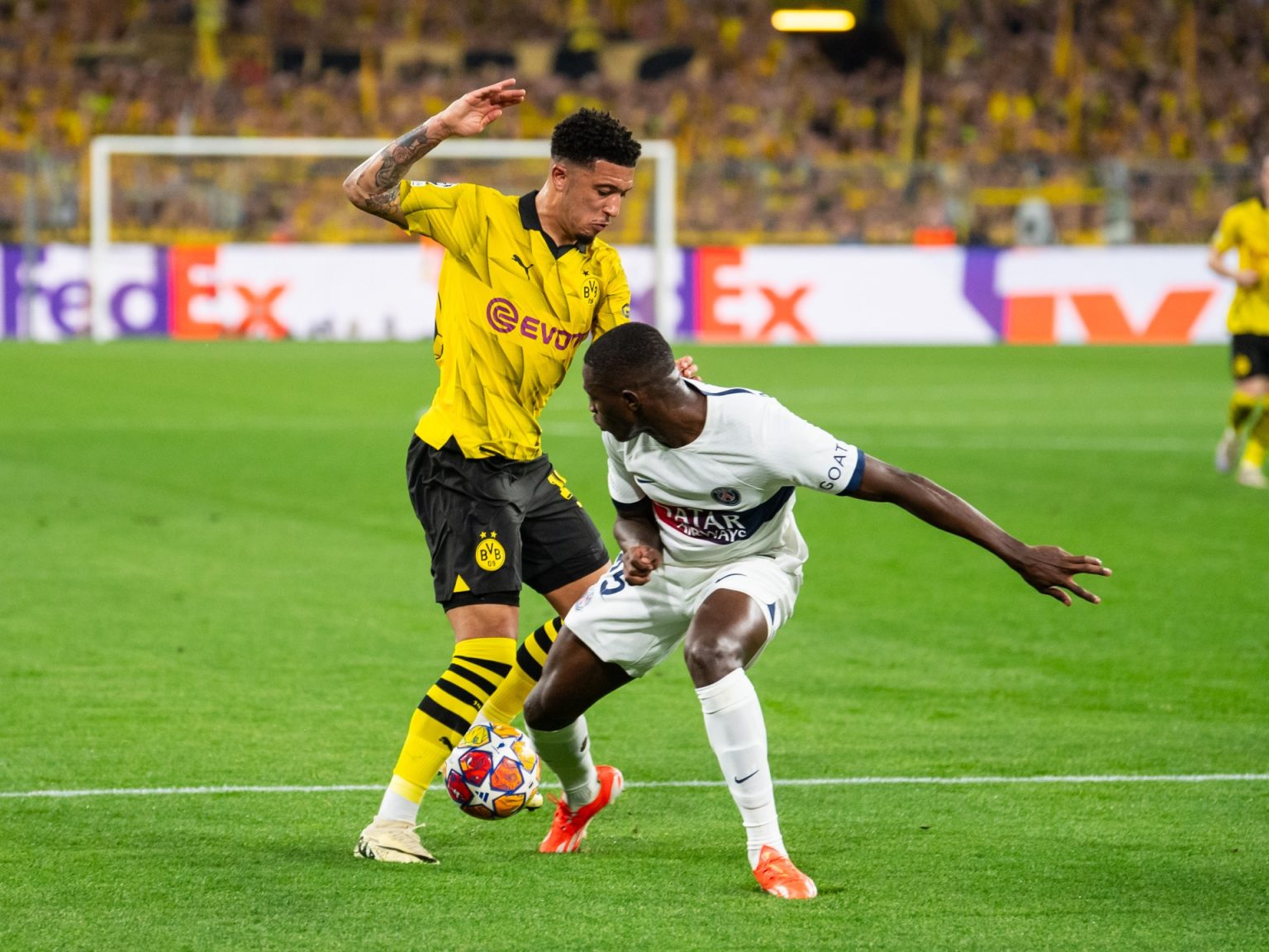 سانشو يحاكي إنجاز ليونيل ميسي في دوري أبطال أوروبا