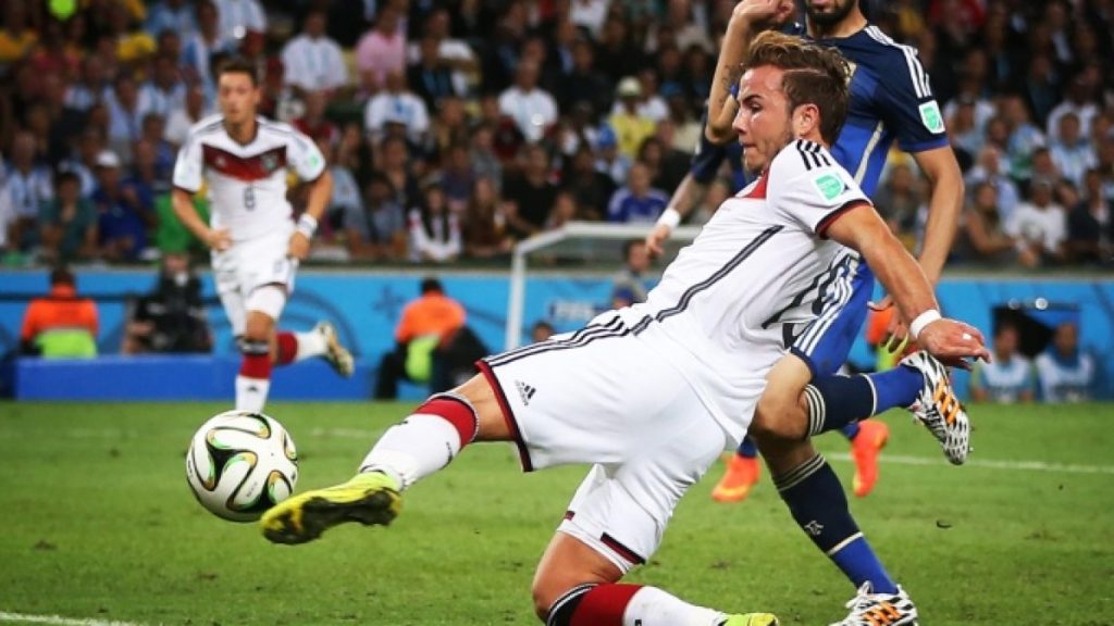 بيع كرة مباراة ألمانيا والأرجنتين في نهائي مونديال البرازيل 2014 بمزاد علني