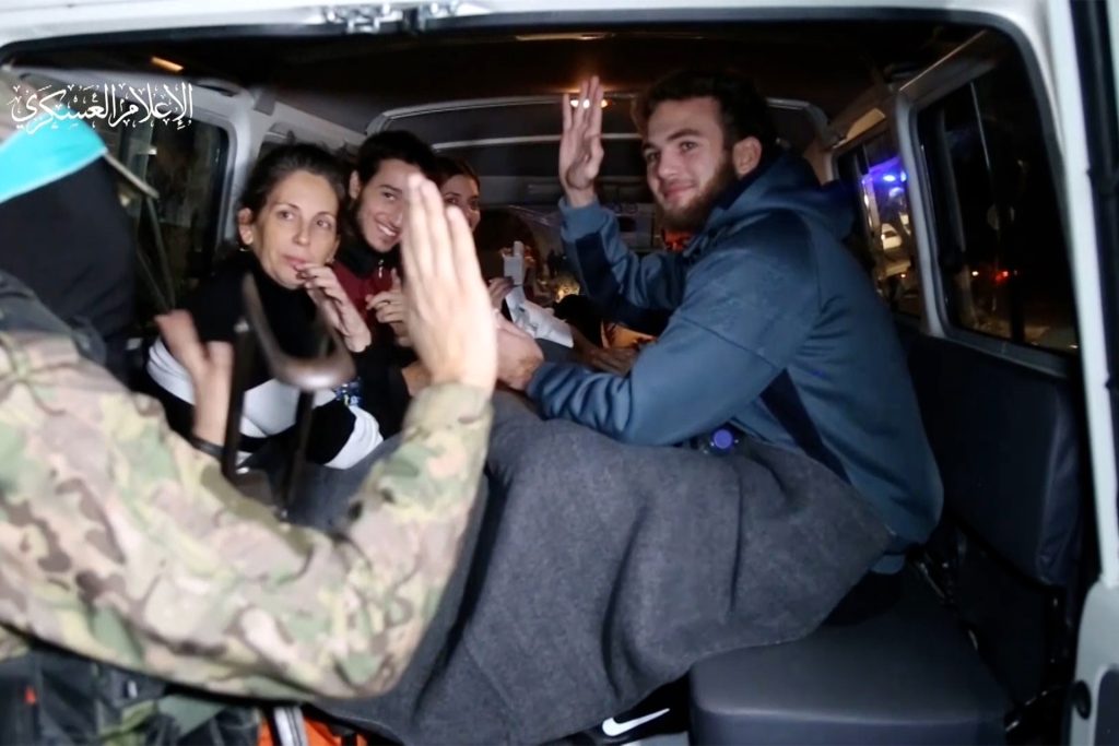 إسرائيل تؤكد مقتل أحد أسراها في غزة