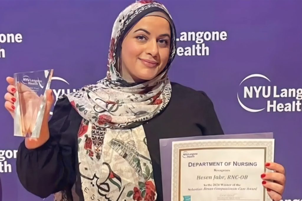 مستشفى أميركي يفصل ممرضة مسلمة نددت بـ”الإبادة الجماعية” في غزة