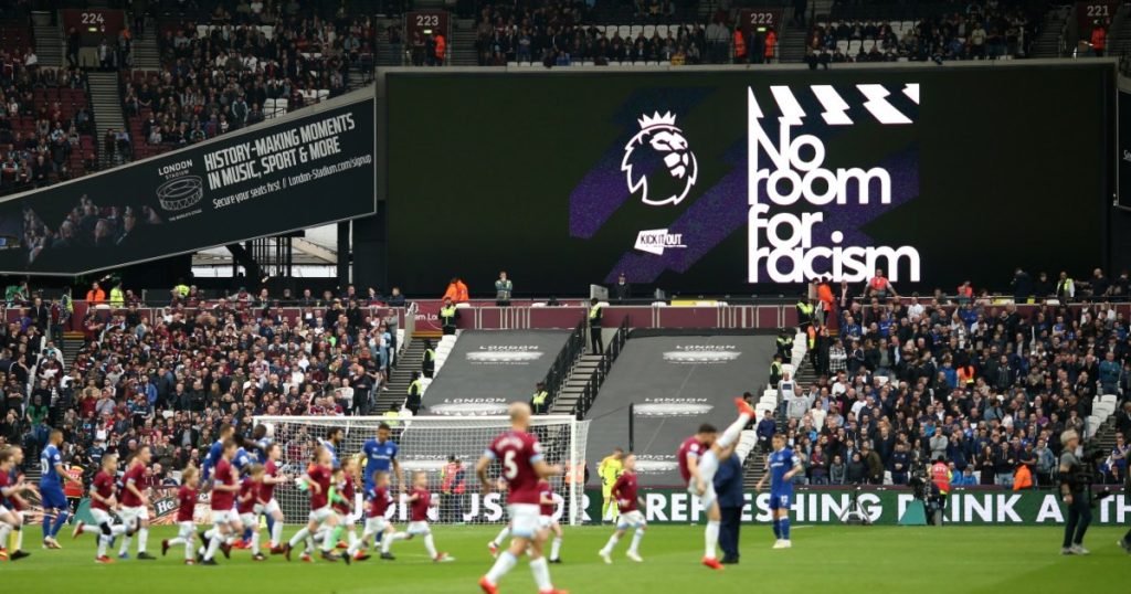 خسارة مباريات وتهم جنائية.. “فيفا” يستعد لمحاربة عنصرية الملاعب