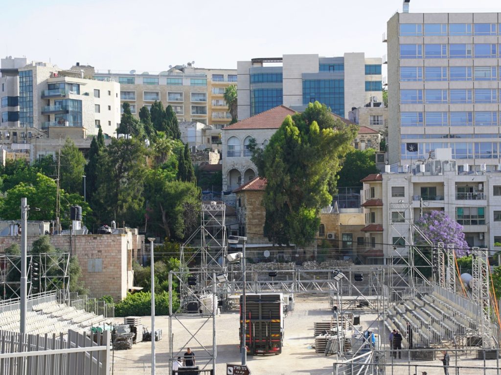 عيد “الشُّعلة” بالشيخ جراح.. الاحتفال لليهود والسجن للمقدسيين