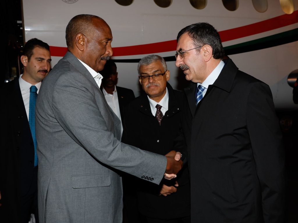 بمشاركة شخصيات رسمية.. تشييع جثمان نجل البرهان في أنقرة