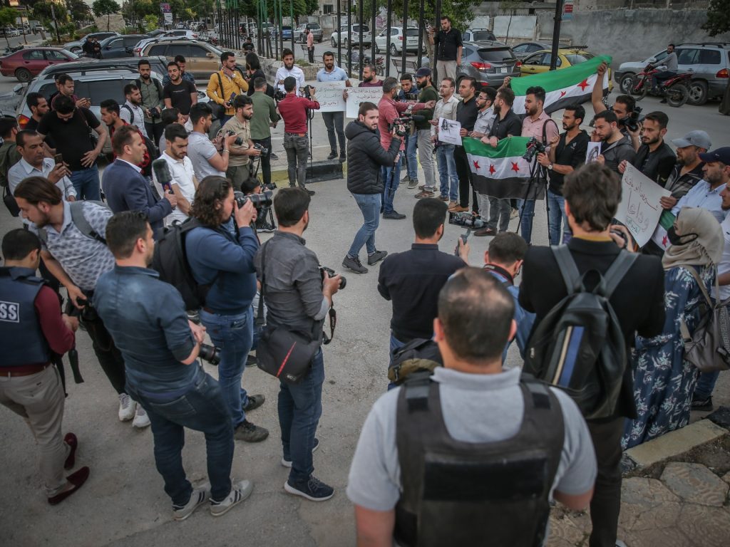 لتفادي الملاحقة.. صحفيو درعا يلجؤون للأسماء المستعارة