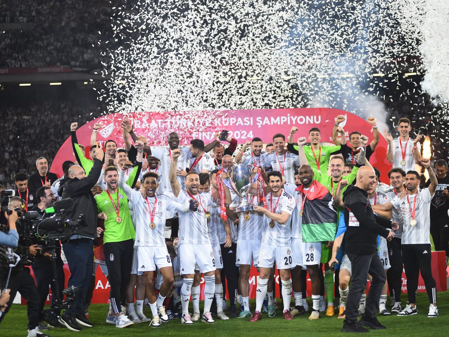 الليبي المعتصم المصراتي يقود بشكتاش للتتويج بكأس تركيا لكرة القدم