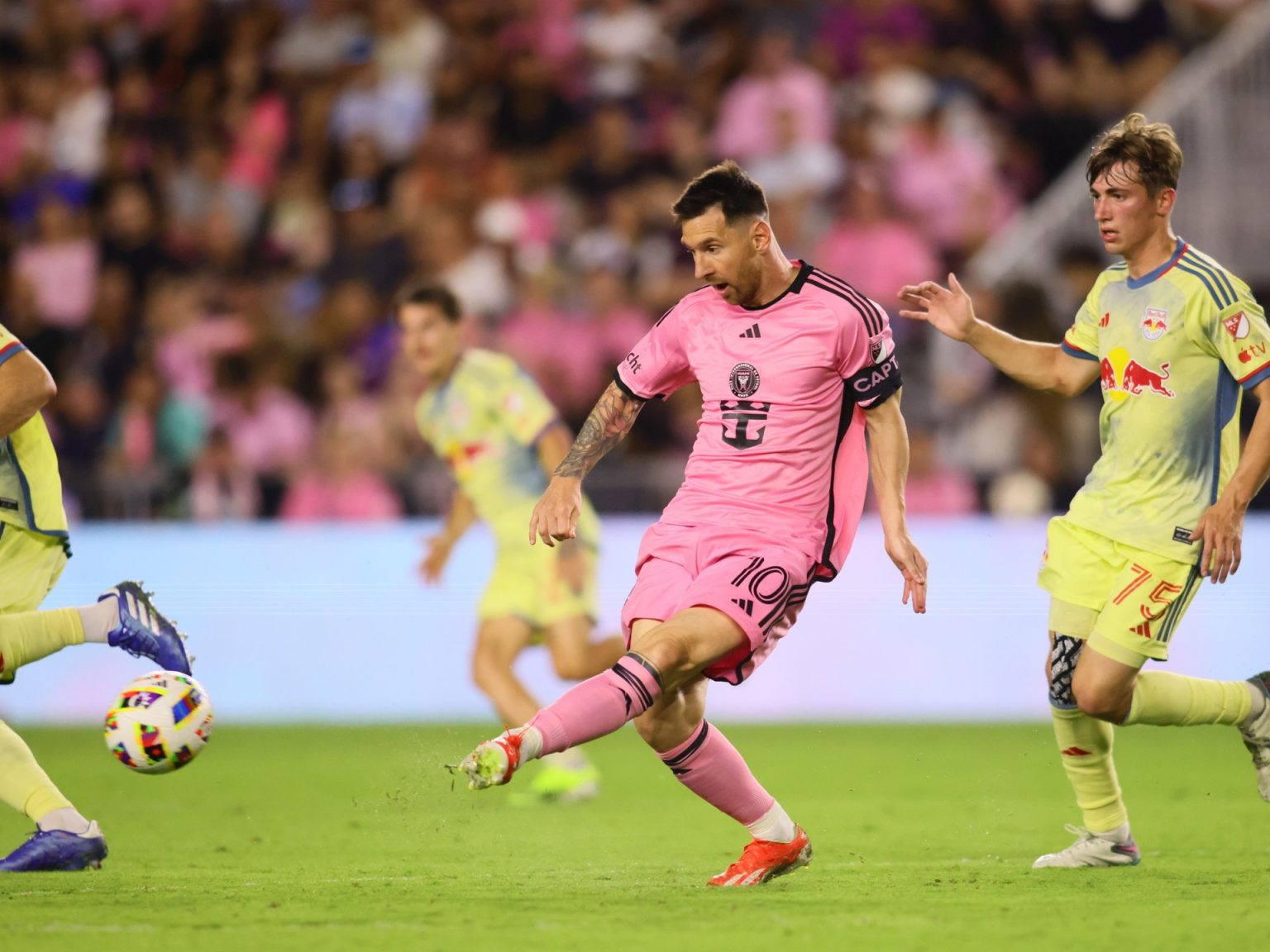 بعد مونديال قطر 2022.. ميسي يكرر تمريرة “كيف رآه؟” بالدوري الأميركي