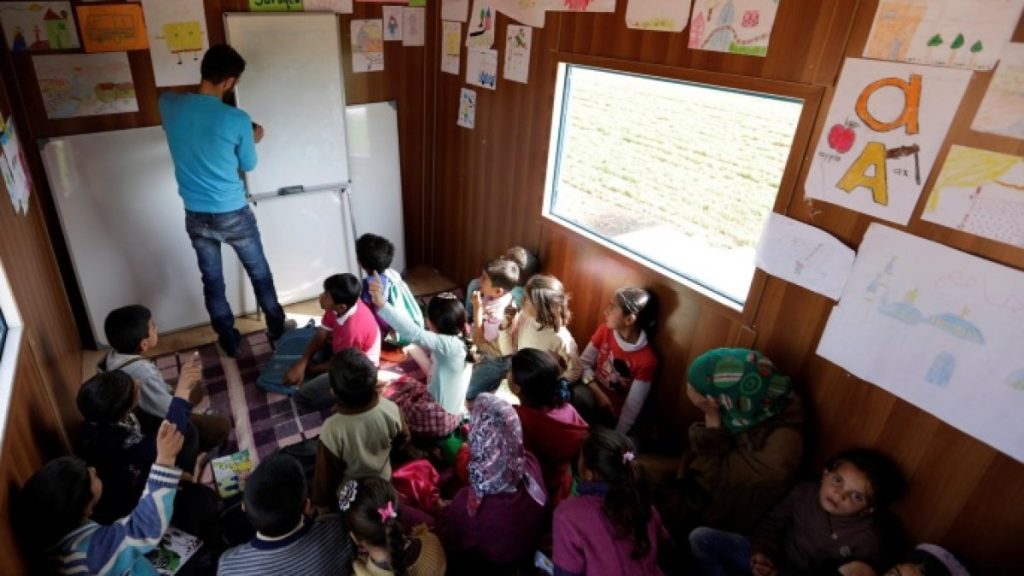 التعليم في سوريا.. ضبابية الرؤية وانعدام الأمل