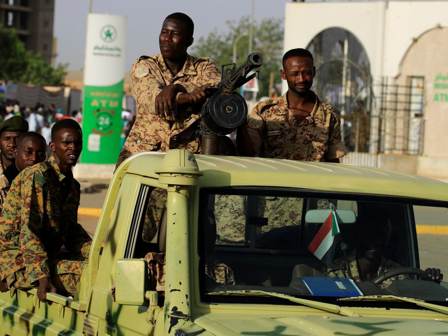 فرض حالة الطوارئ في الخرطوم.. دواعٍ أمنية أم عسكرية؟