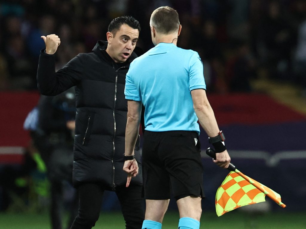 برشلونة يتجه لإقالة تشافي