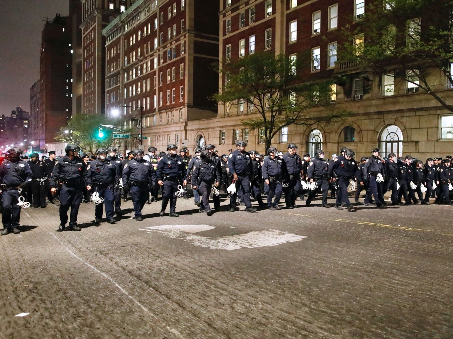 “ديمقراطيتنا في خطر”.. اقتحام جامعة كولومبيا يثير الجدل بين الأميركيين