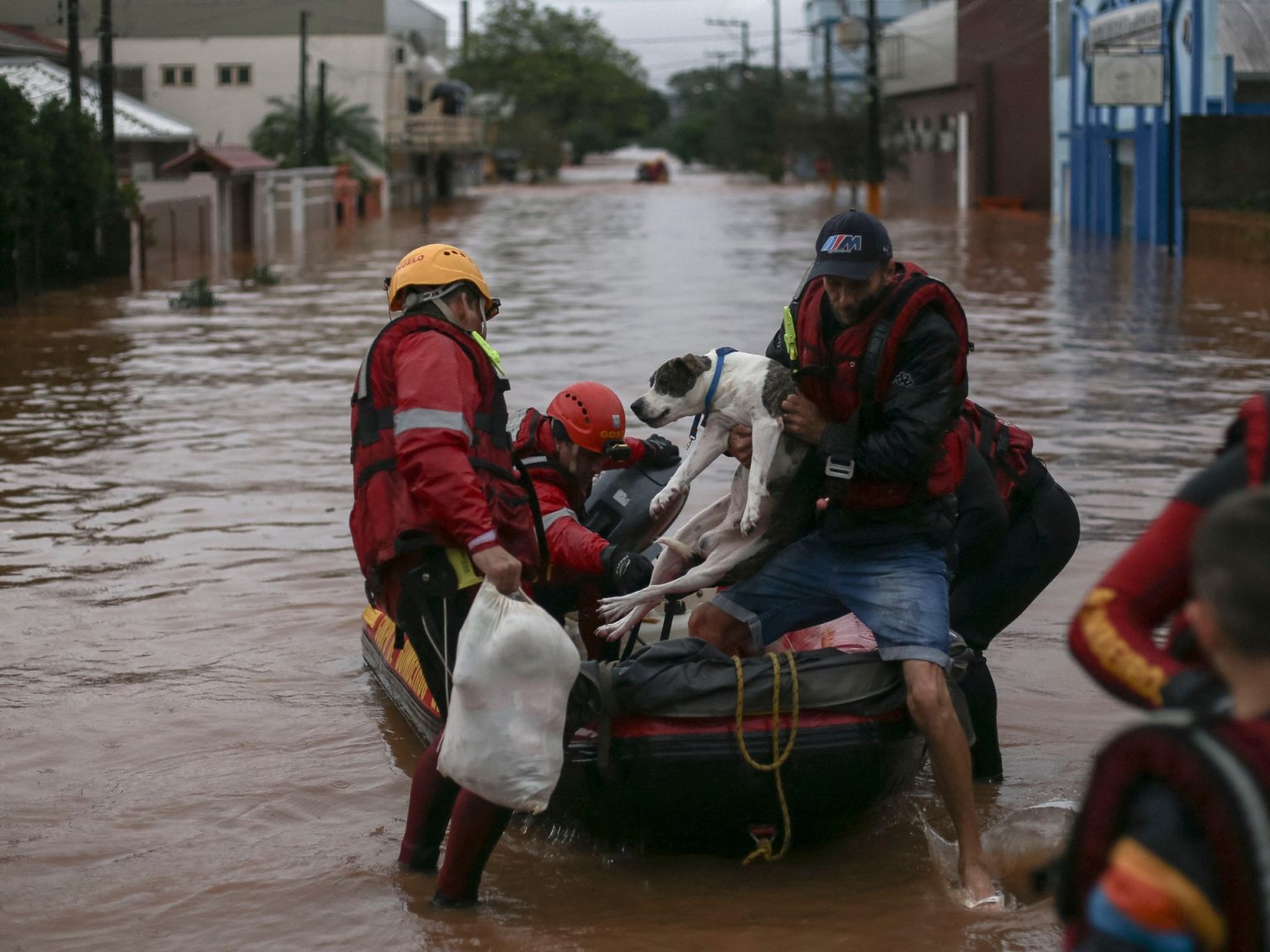 37 قتيلا وعشرات المفقودين جراء أمطار غزيرة في البرازيل