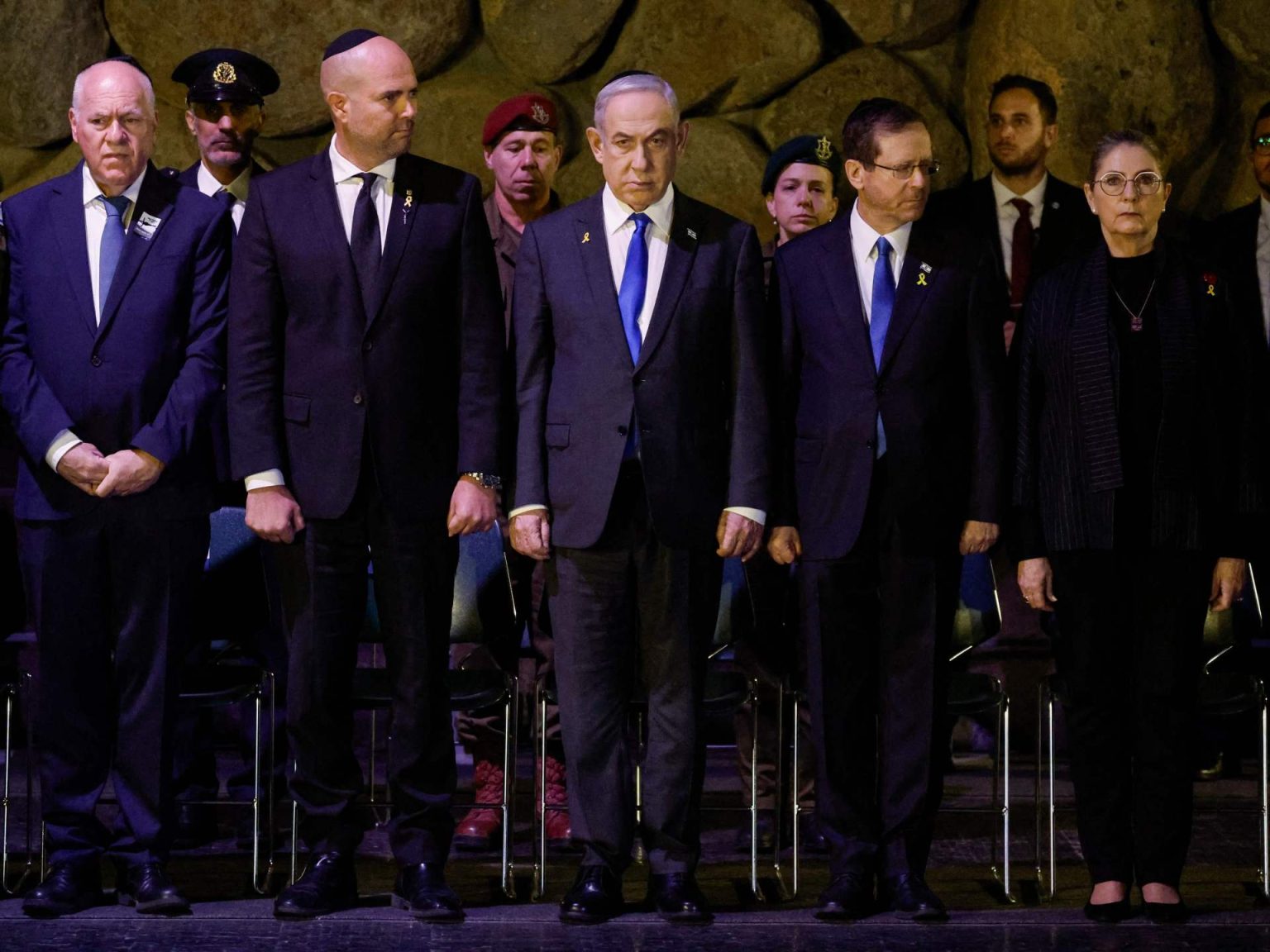 هآرتس: المتاجرون بالمحرقة حريصون على أن تظل إسرائيل بمظهر الضحية