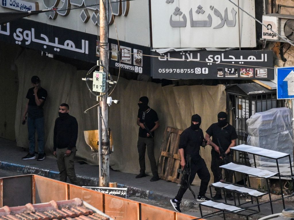 الاحتلال يواصل اقتحام جنين وسط اشتباكات مع المقاومة الفلسطينية