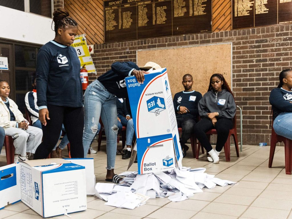 انتخابات جنوب أفريقيا.. بدء فرز الأصوات بعد مشاركة واسعة