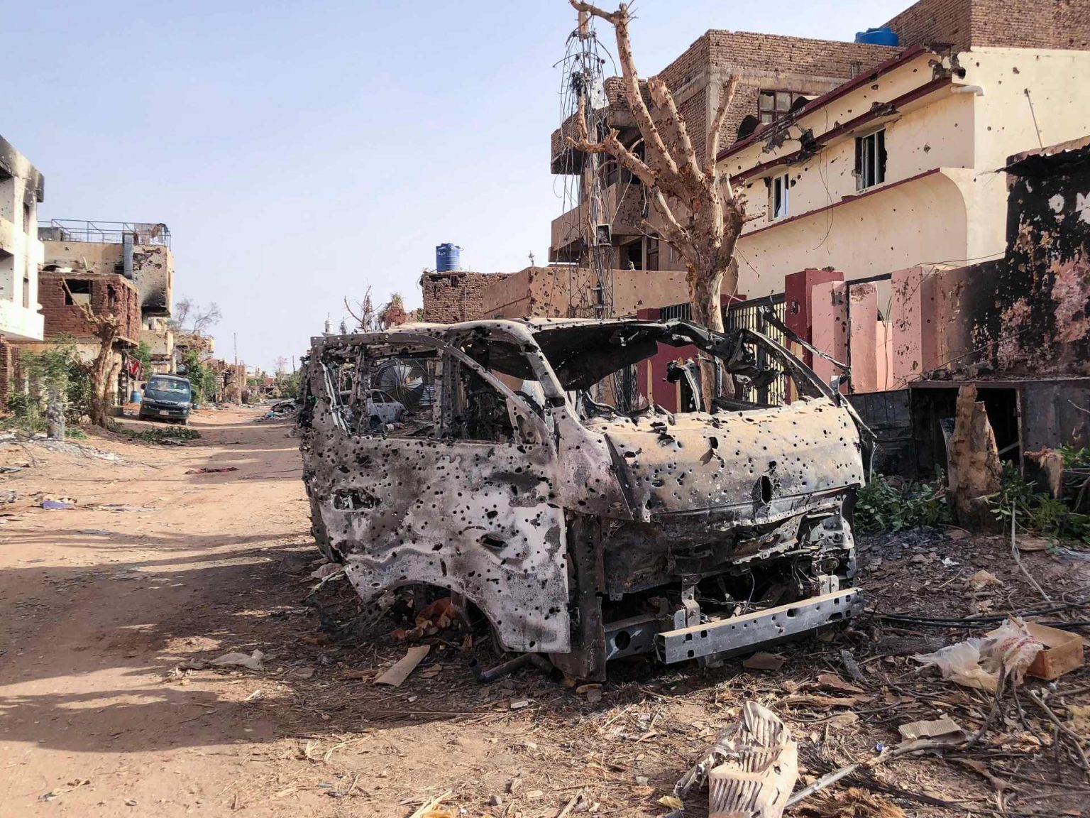 اشتباكات عنيفة في الخرطوم بين الجيش وقوات الدعم