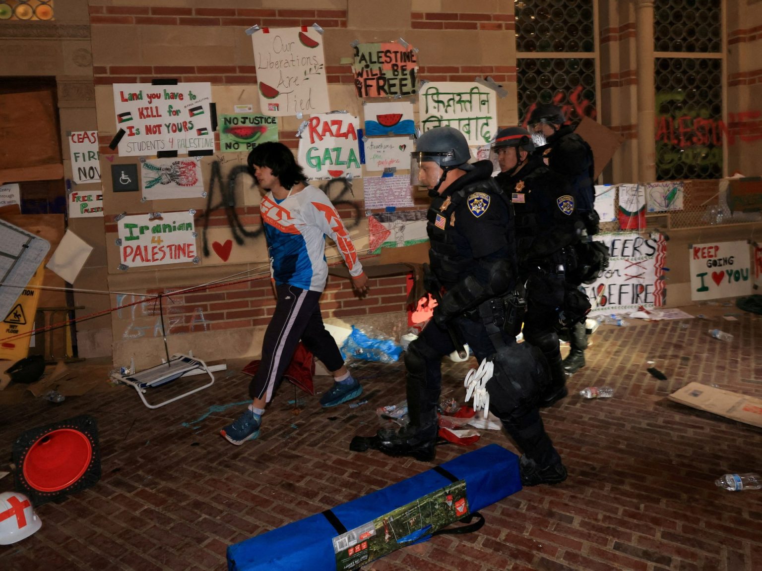 احتجاجات جامعة كاليفورنيا تختبر حدود الخيال الصهيوني