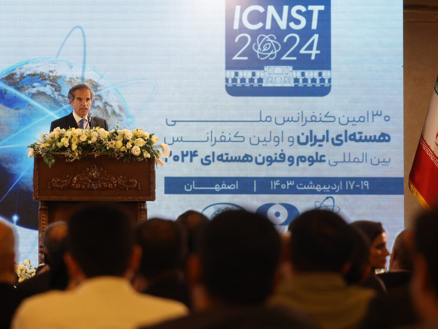 بوادر إيجابية بعد توتر.. غروسي يشارك في مؤتمر نووي بإيران