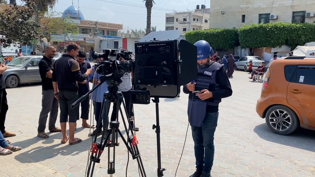 فيديو.. هكذا يغتال الاحتلال الكلمة والصورة في غزة